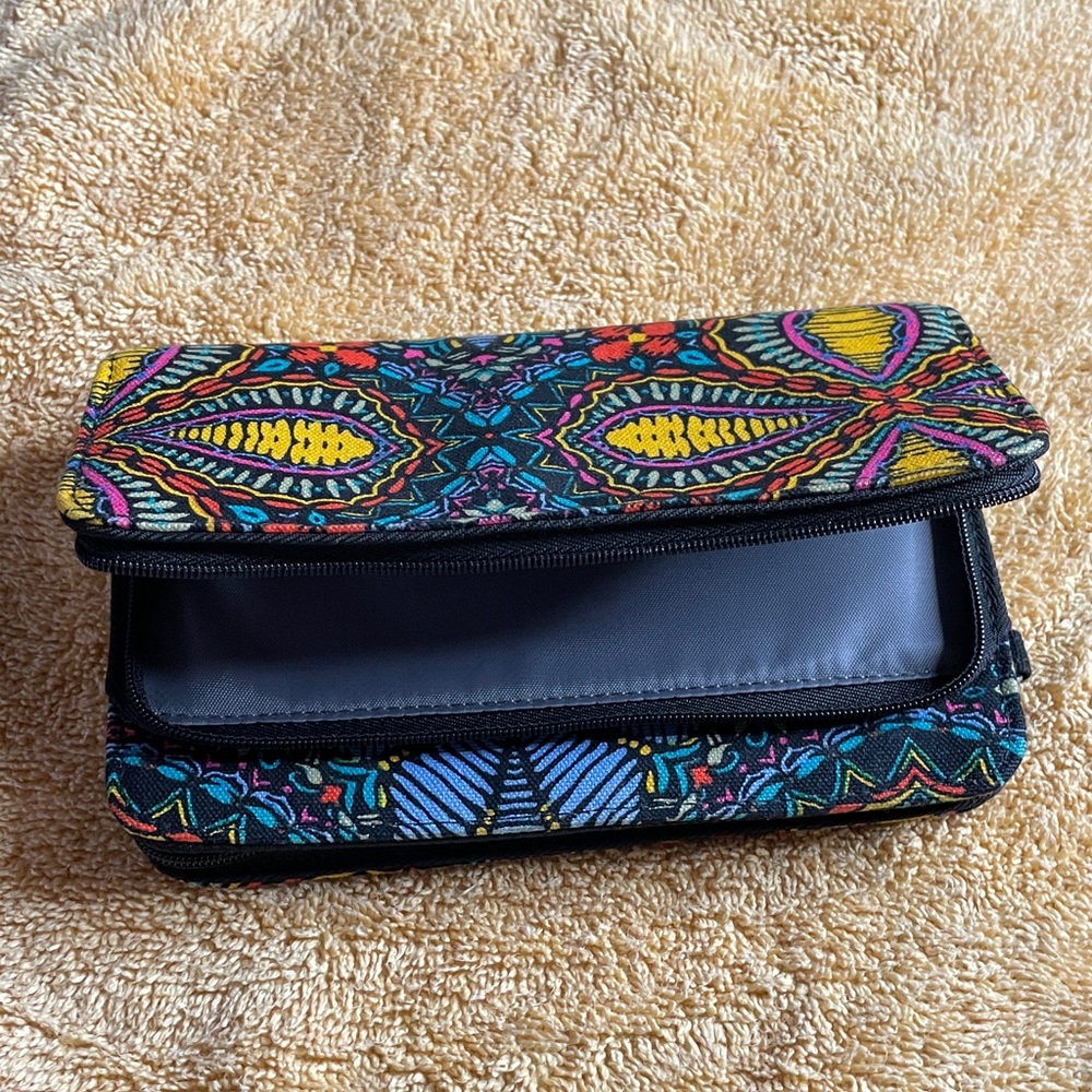 Thirty-One Colorful Pattern Cloth Wallet - Boho chic - like new! - Picture 8 of 12